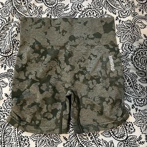 ADAPT CAMO SEAMLESS SHORTS GREEN MED